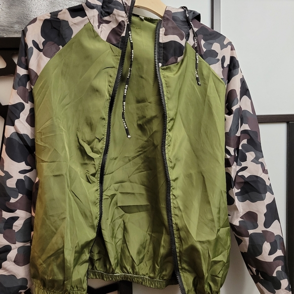 Contrast Camo Panel Drawstring Hooded Jacket - Picture 9 of 13